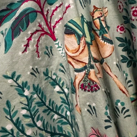 Printfresh long robe in Camel’s Courtyard print - Picture 4 of 5